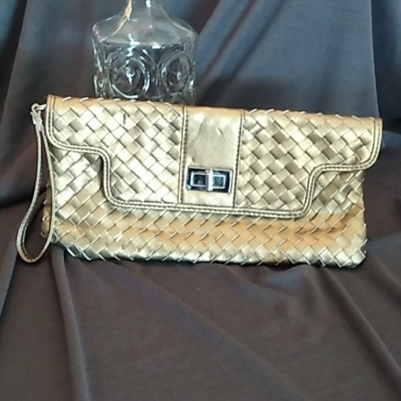 SONDRA Toberts Taupe / Gold Metallic Basket Weave Clutch - Picture 9 of 9